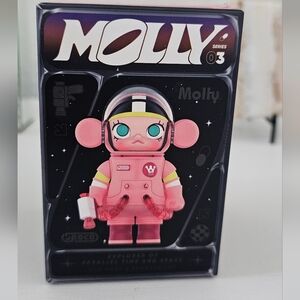 NEW Mega Space Molly 100% Series 03 - Peach Box Opened, Package Sealed